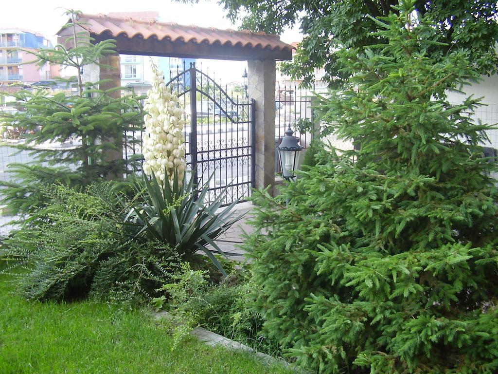 Terra Guest House Ravda Esterno foto
